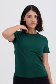 Modelo con Econo Premium Dama — Mönt Couture Blanks
